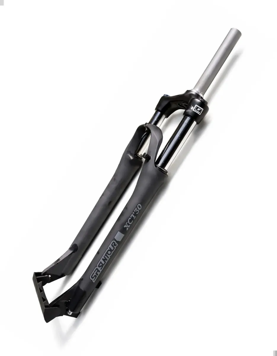 SR Suntour XCT 30 Aro 29: A Suspensão Ideal para Seus Primeiros Trilhos e Upgrades Inteligentes